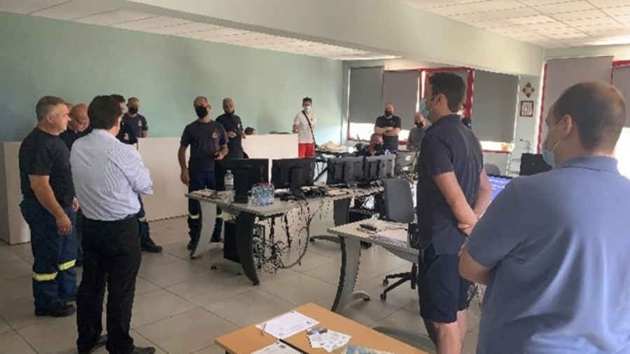 Εικόνα 1 Υποστράτηγος κ. Κοντογιάννης, κ. Στύλιος και προσωπικό ΠΕΚΕ Ηπείρου- Ιωάννινα